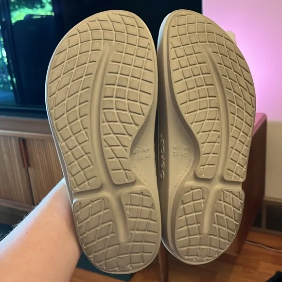 OOFOS Tan Recovery Slide Sandals women’s size 9 - Picture 3 of 4